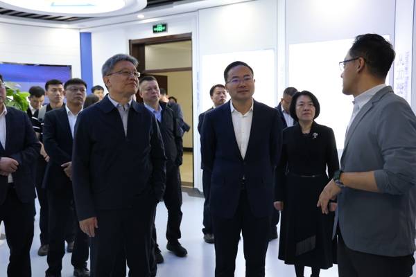 重慶市涪陵區(qū)委副書記、區(qū)長董奕鋒一行到訪北自所